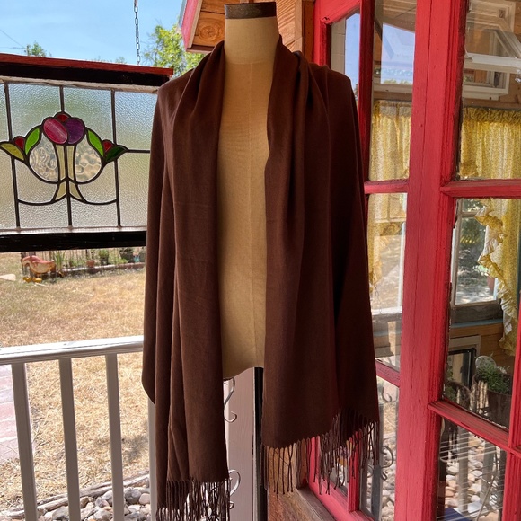 100% Cashmere Oversized Scrumptious Wrap/Shawl - Picture 4 of 9